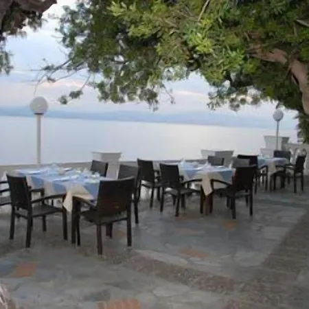 Pappas ホテル ルートラキ